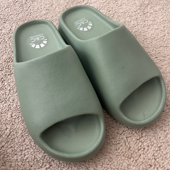 Women’s Green Slides - Picture 1 of 2